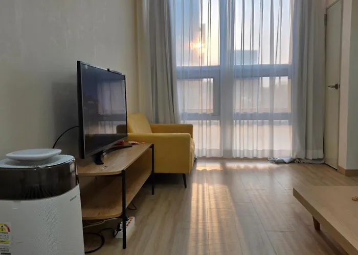 Deluxe Modern Near Dongmyo *